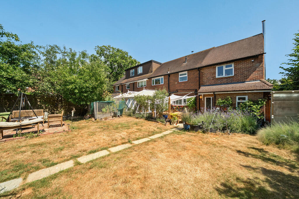 Palm Grove, Guildford, GU1 photo 4