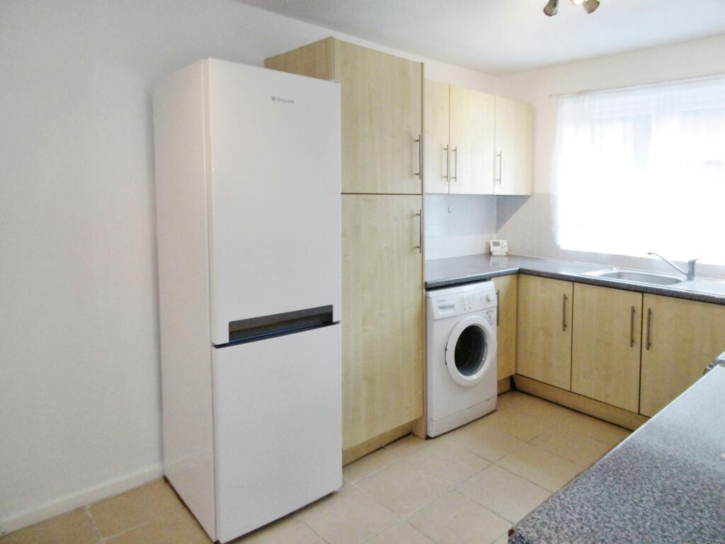 Quilter Road, Brighton Hill, Basingstoke, RG22 photo 2