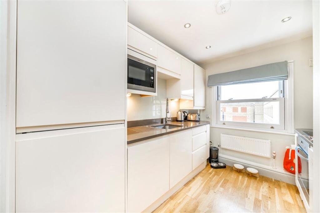 Apartment in London, Greenwich Town Centre, East Greenwich - More