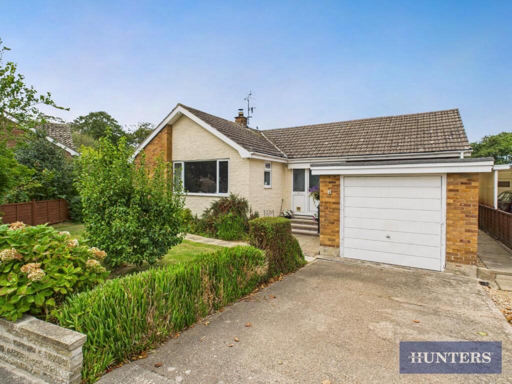2-bed bungalow on Barden Place, Filey, £275,000