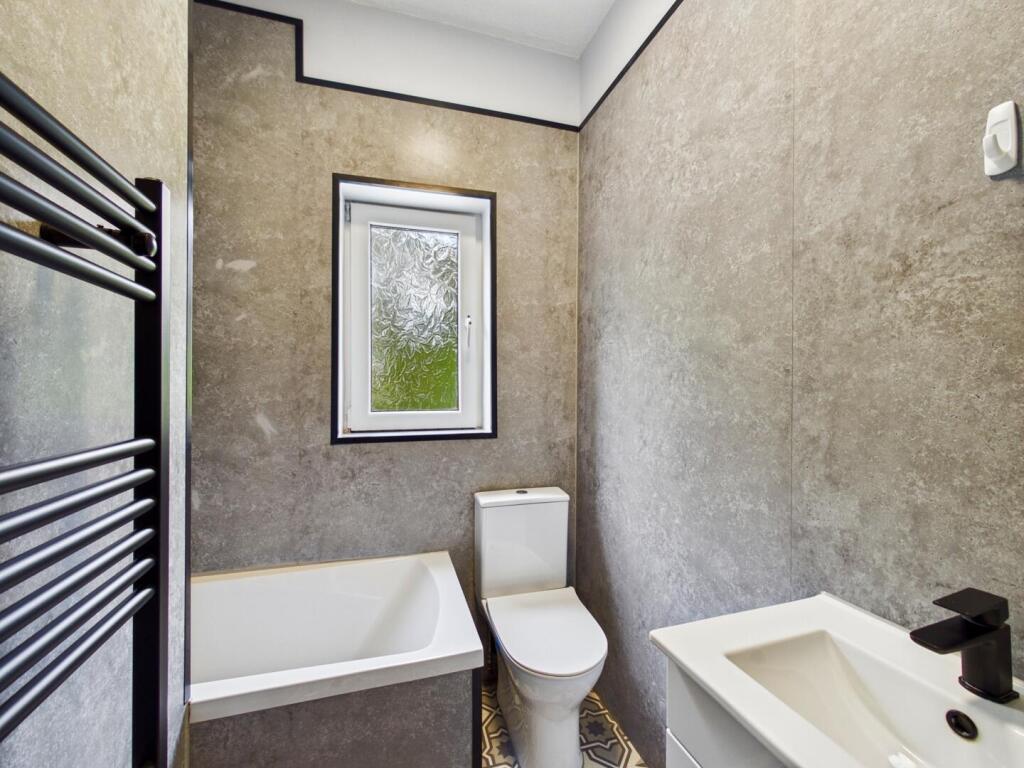 House in Leeds, West Yorkshire - View 5