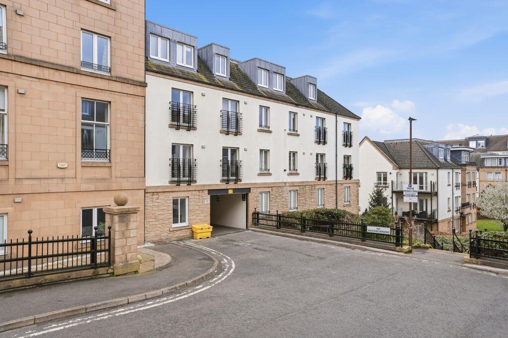 Main image of property: 10/6 Hopetoun Crescent, Cannonmills, Edinburgh, EH7 4AU