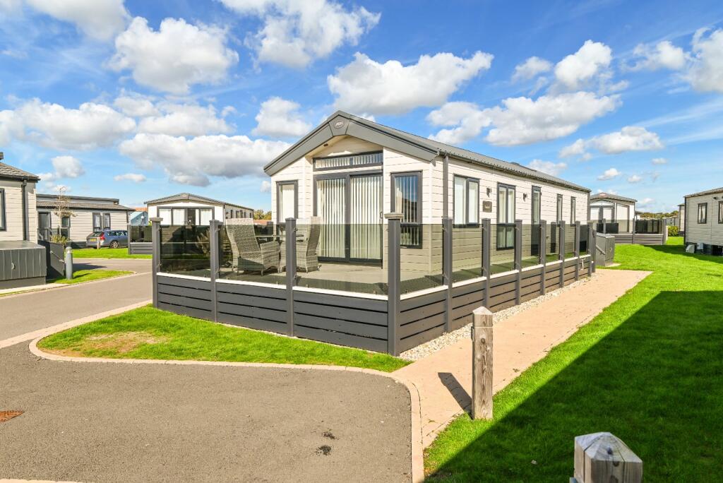 2-bed caravan on Clifftop View, Hoburne Naish Holiday Park, Barton On Sea, Hampshire, BH25, £125,000