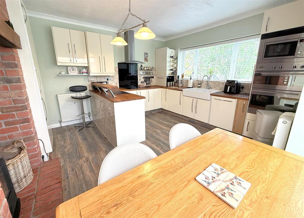 House in Melton, Bottesford - More