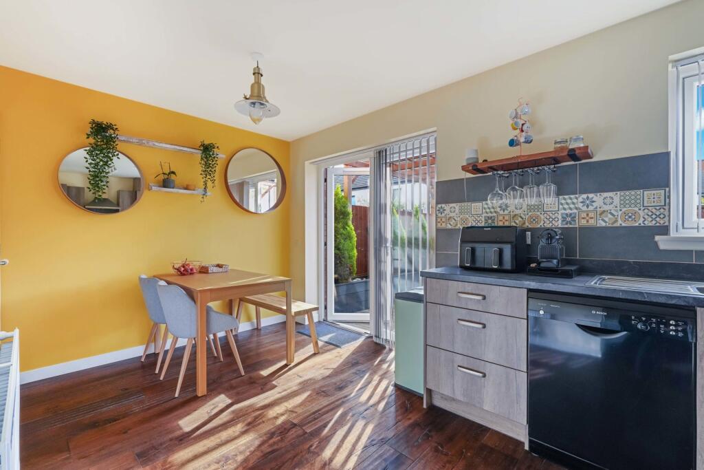 House in Edinburgh, Craigmillar - More