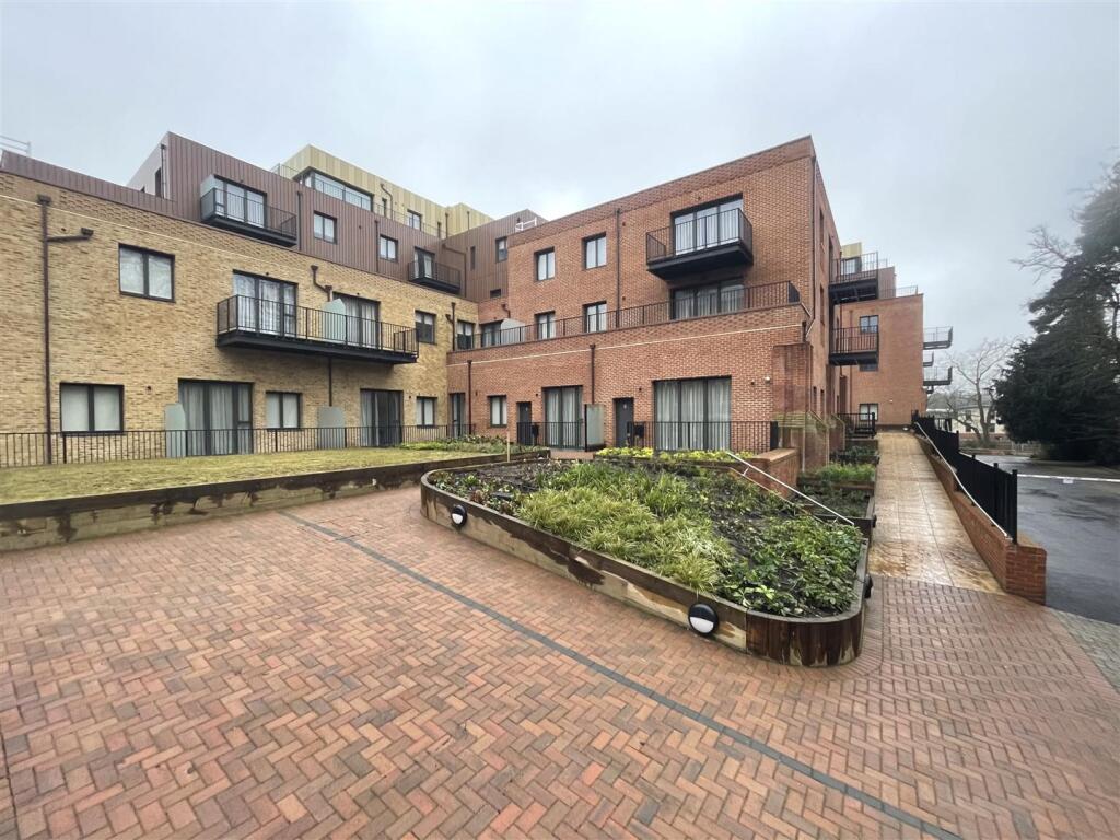 Main image of property: Farnborough Road, Farnborough