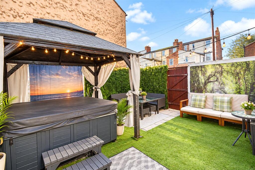 House in Wallasey, Egremont - More