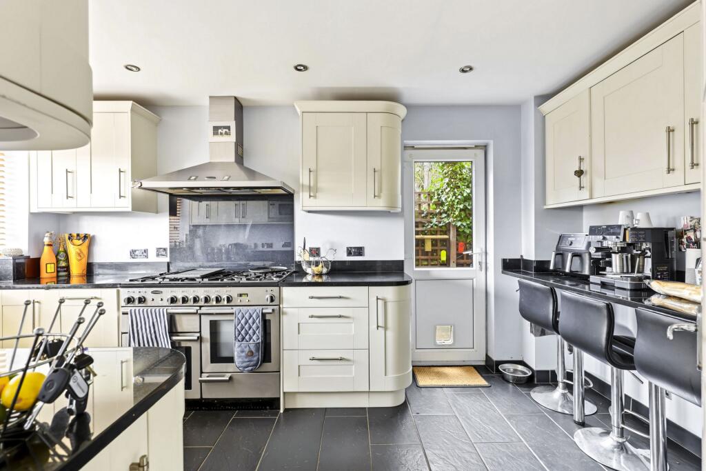 House in Broxbourne, Hertfordshire - View 4