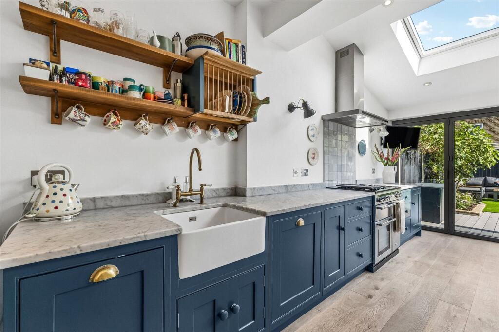 House in London, Summerstown - View 3