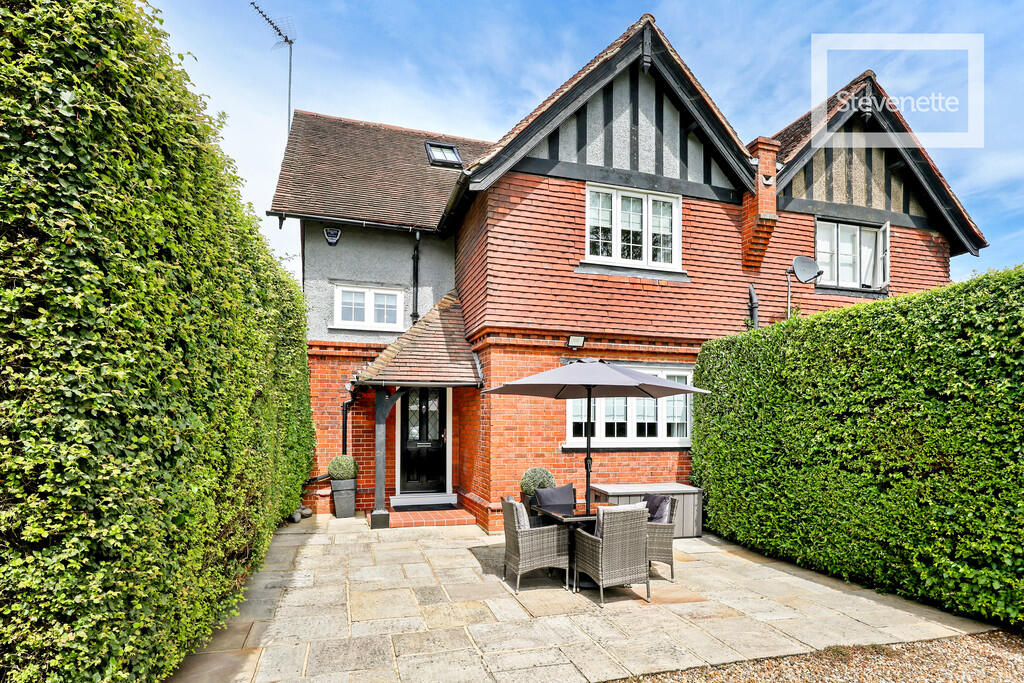 Main image of property: Creed Cottages, High Road, Epping