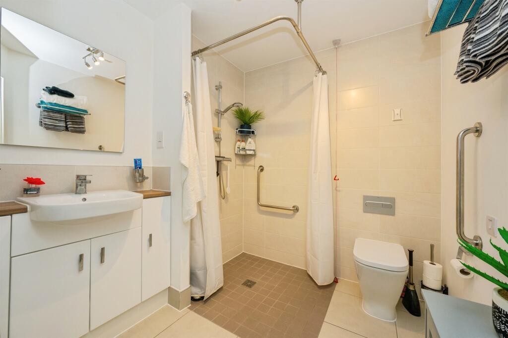 Apartment in Lichfield - View 5