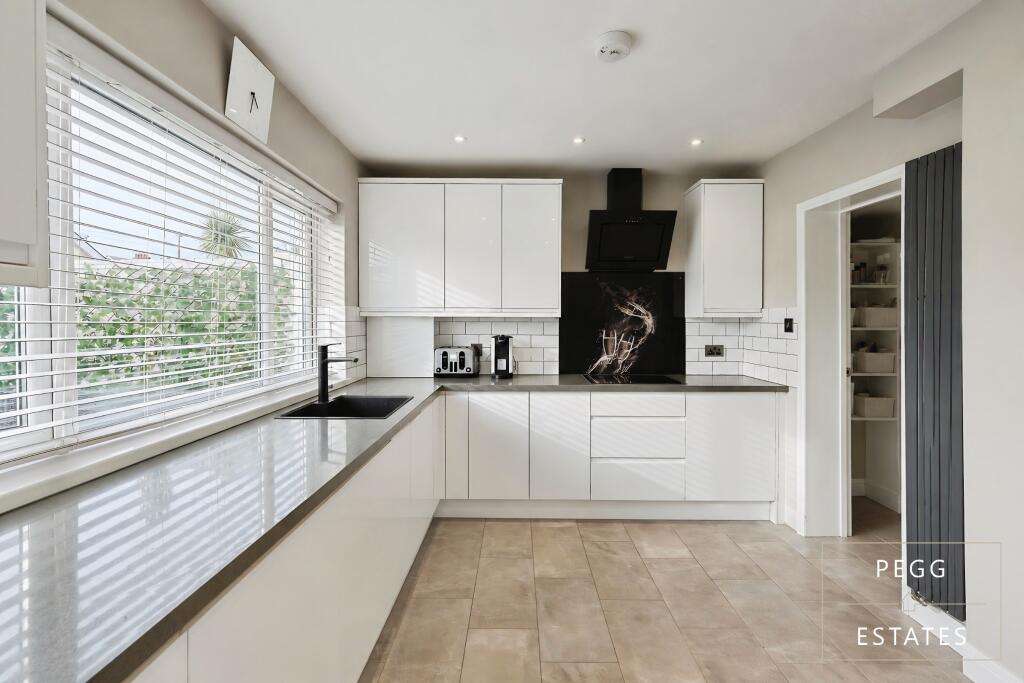 House in Torquay, Torbay - View 2