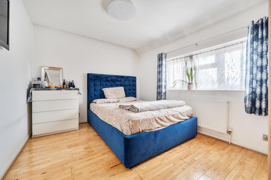 House in Slough, Langley - More