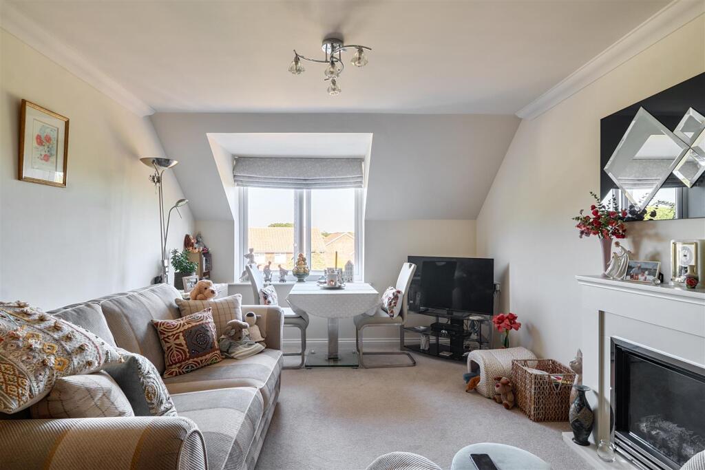 Apartment in Highcliffe-on-Sea, Highcliffe and Walkford - More