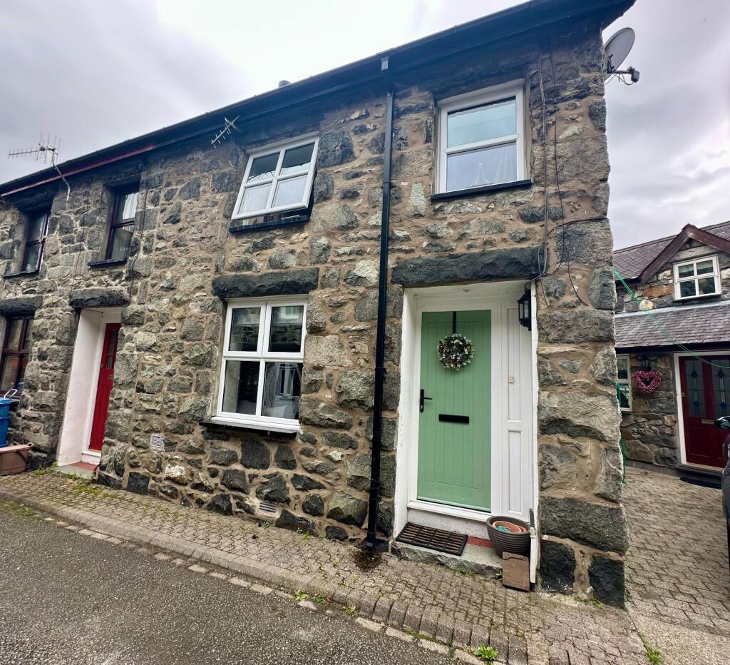 Main image of property: 2 Penlan Cottages, English Terrace, Dolgellau, LL40 1BL
