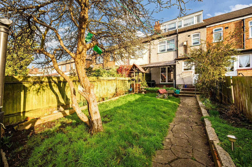 Woodland Way, Mitcham, CR4 photo 3