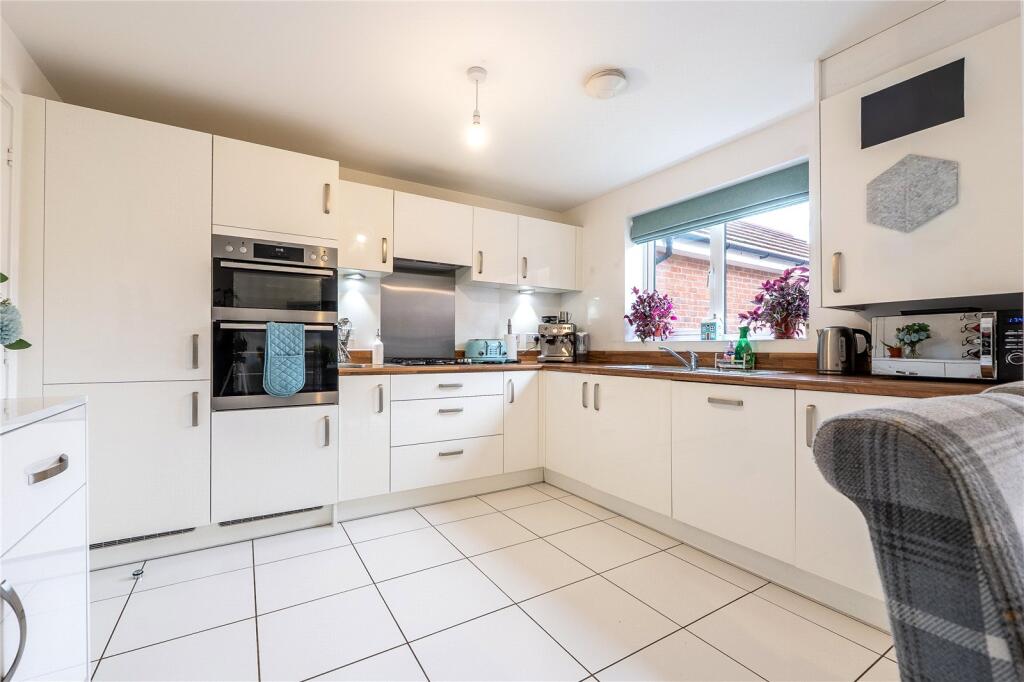 Main image of property: Linnet Grove, Didcot, Oxfordshire, OX11