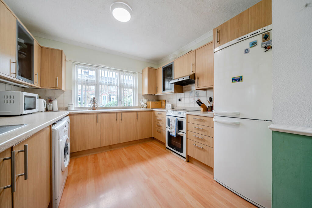 House in Bromley - View 2