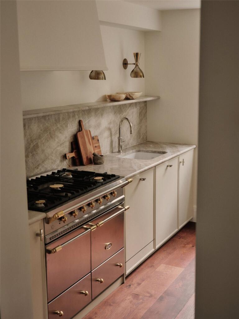 Apartment in London, Royal Borough of Kensington and Chelsea - More