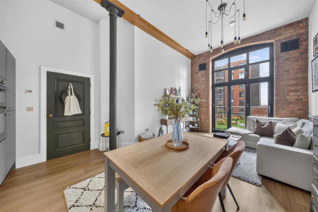 Apartment in Leicester - More