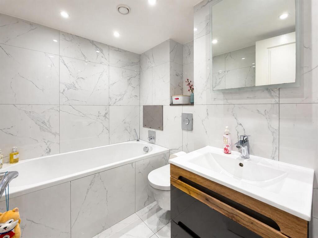 Apartment in Newcastle upon Tyne, Tyne and Wear - View 4