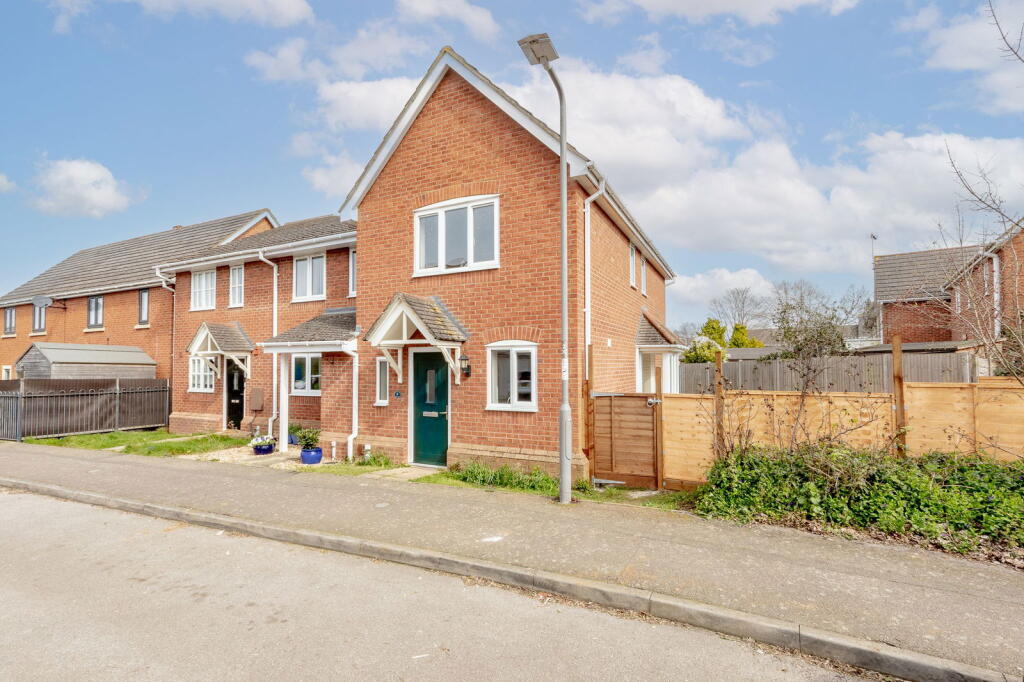 2-bed terraced on Oriel Close, Wolverton, Milton Keynes, MK12, £280,000