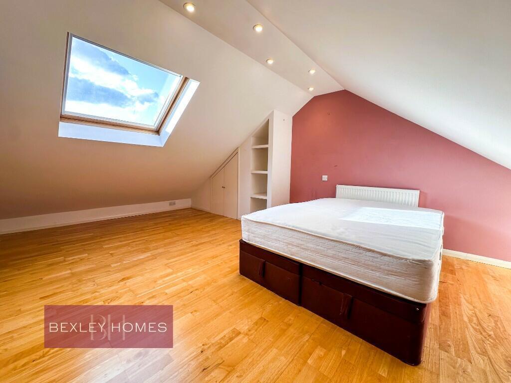 House in Gravesham, Kings Farm - More
