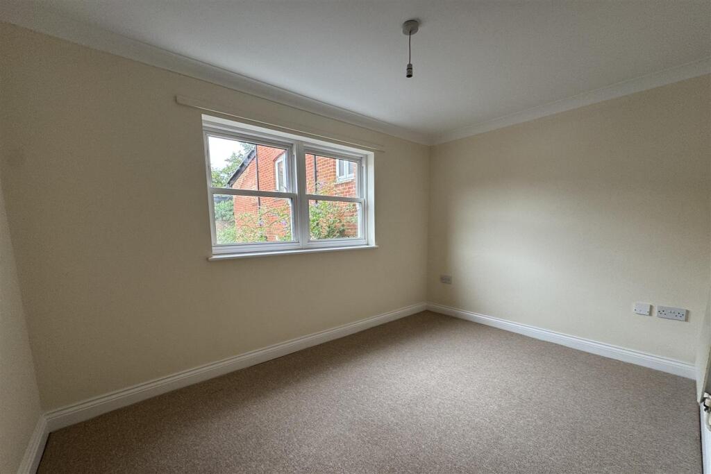 Apartment in Guildford - View 4