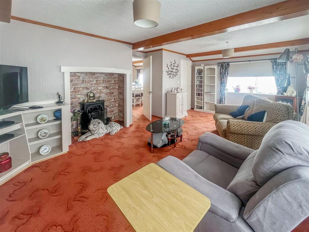 Churt Drive, Poplars Court, Bognor Regis photo 2