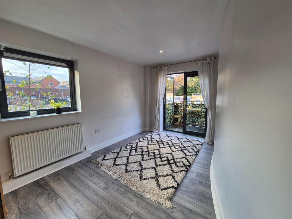 Apartment in Sheffield, South Yorkshire - View 3