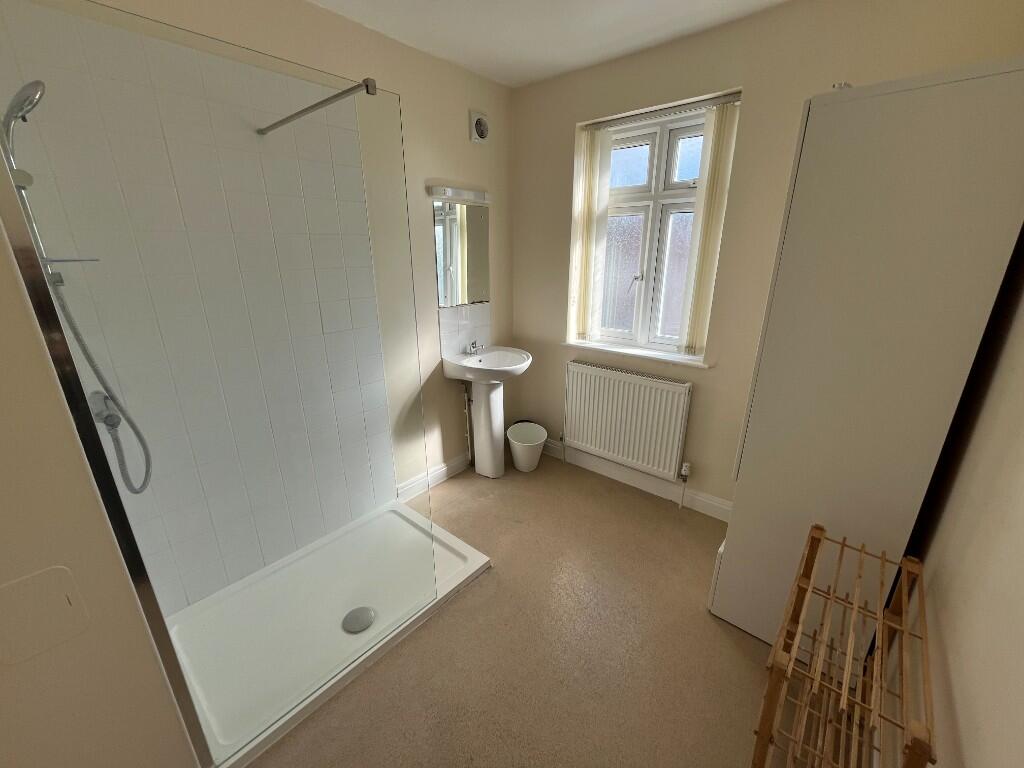1 bedroom house share for rent