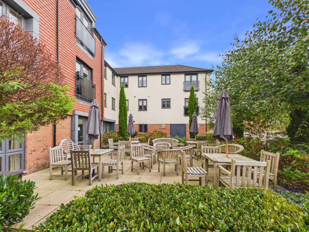 Apartment in Preston - More