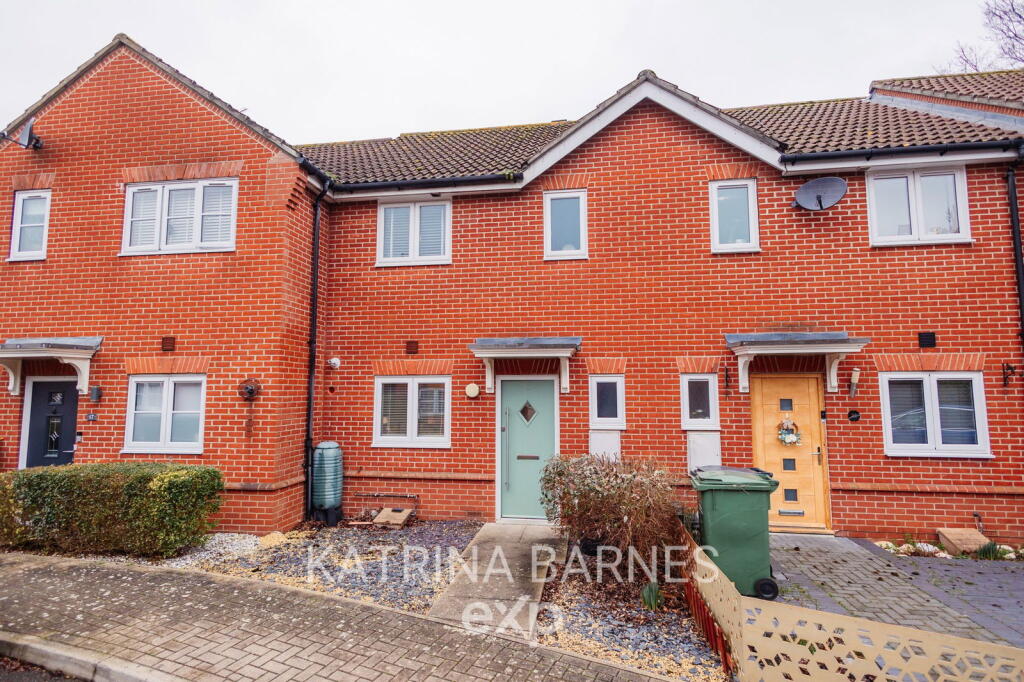 3-bed terraced on Aylesbury Drive, Great Notley, £340,000