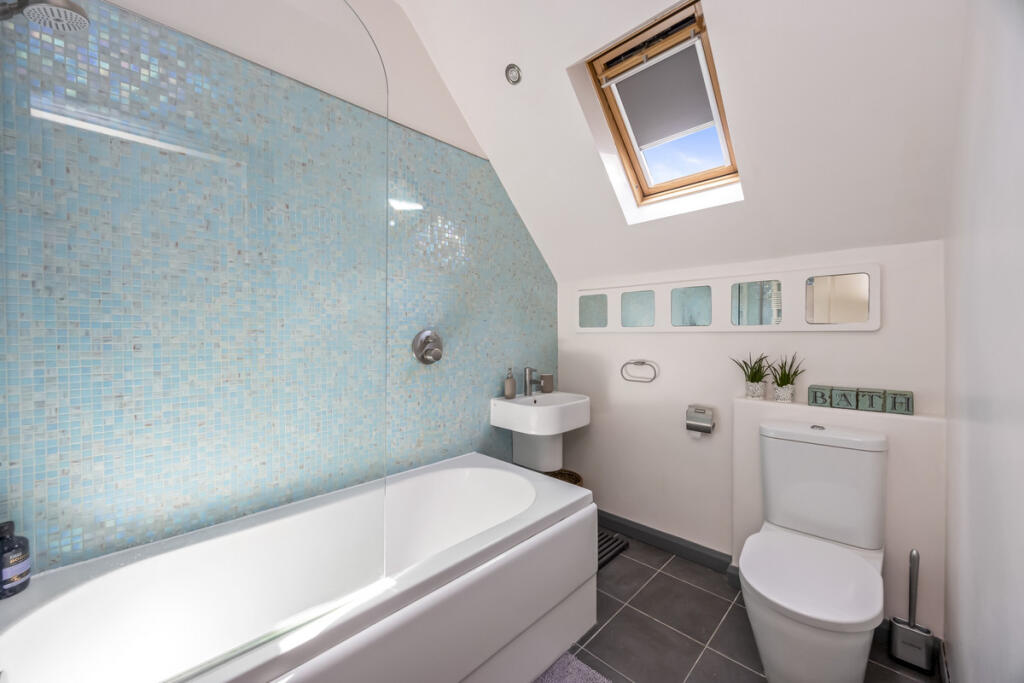 Apartment in Hove, Brunswick - View 5