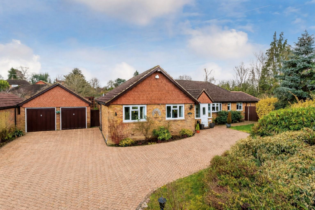 3-bed detached on Wells Close, Great Bookham, KT23, £1,150,000