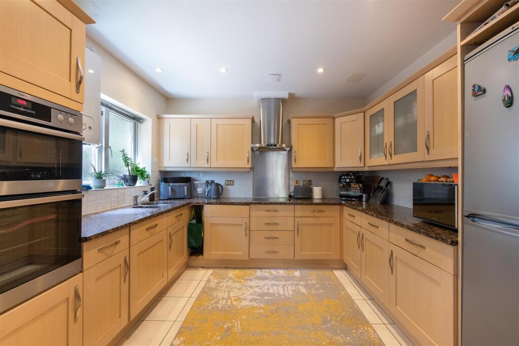 Apartment in London - More