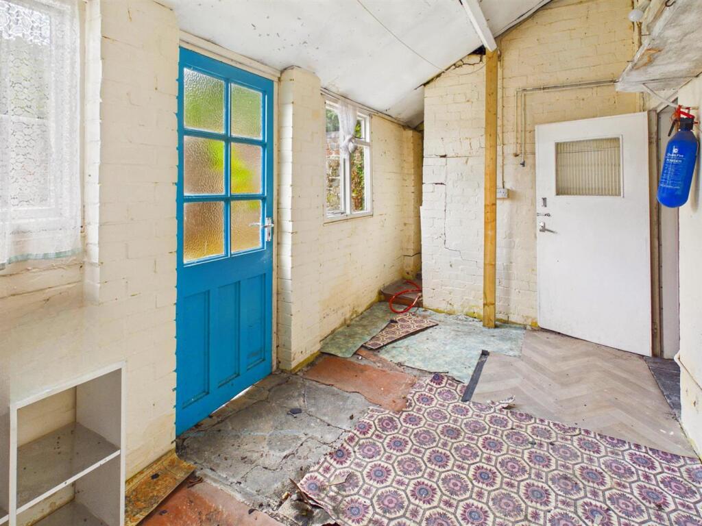 House in Welshpool, Bronybuckley - View 4