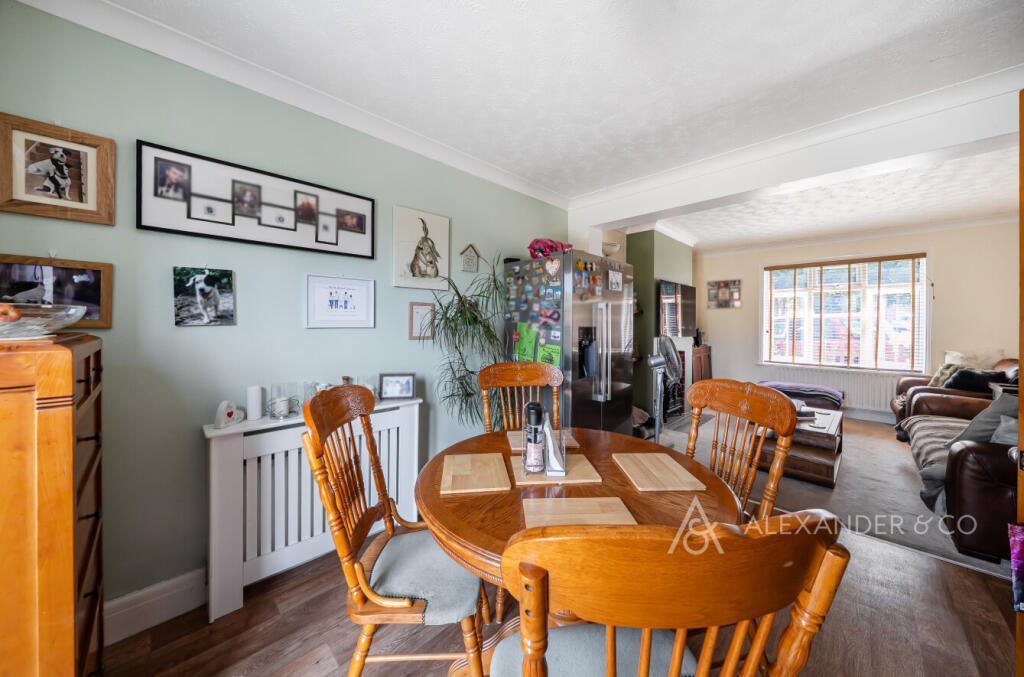 Englands Lane, Dunstable, Bedfordshire - View 5