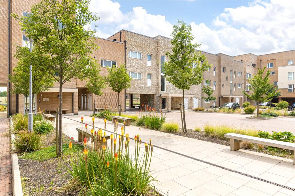 Apartment in Cambridge, Eddington - View 2
