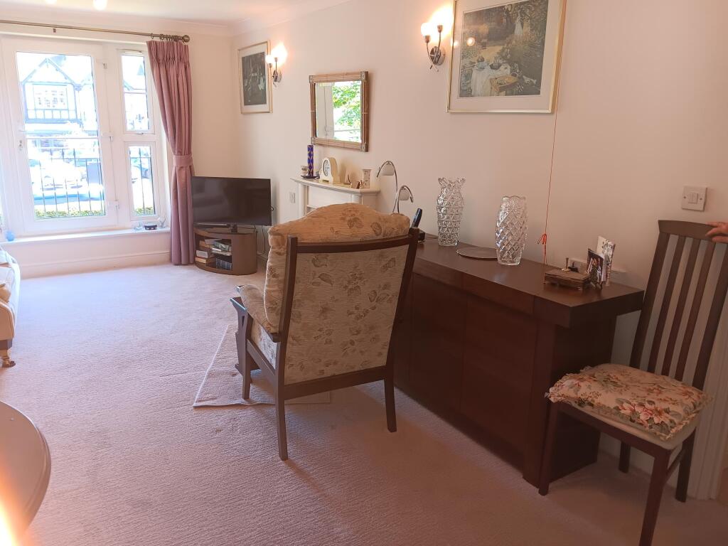 Apartment in Solihull, Ulverley Green - View 3