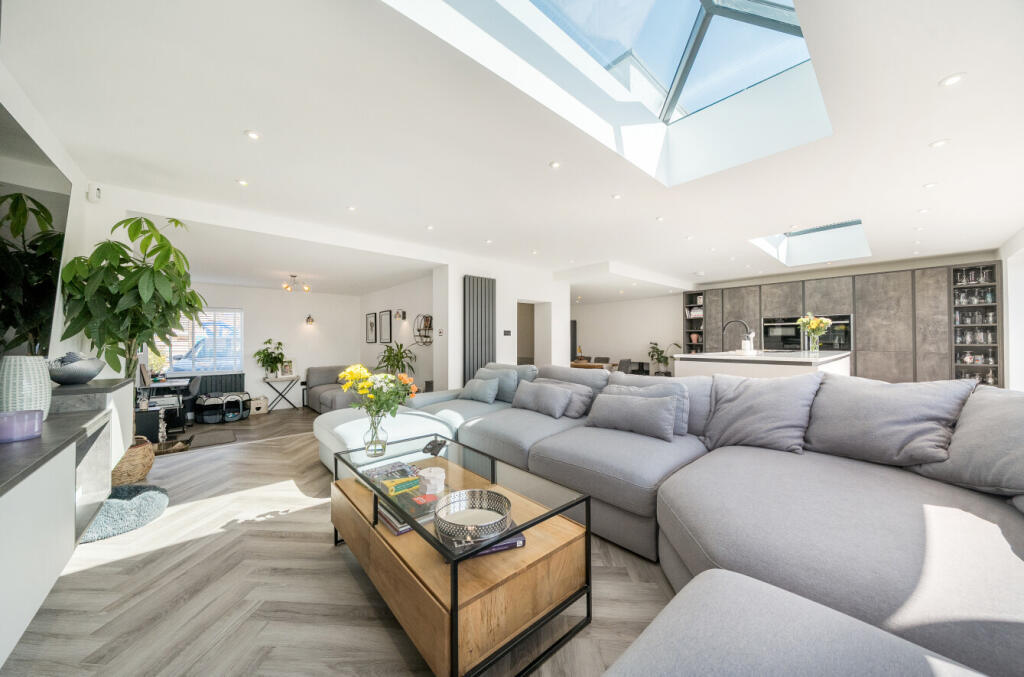 House in Weston-super-Mare, Locking Grove - View 3