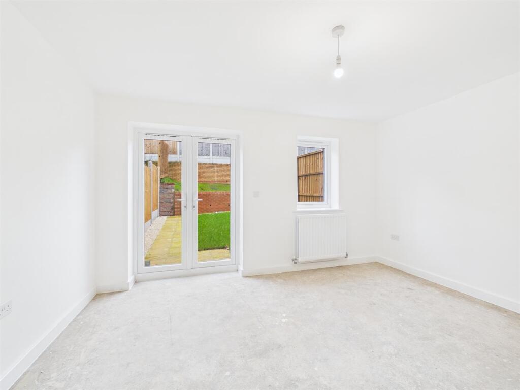 39, Redcliff Close photo 4