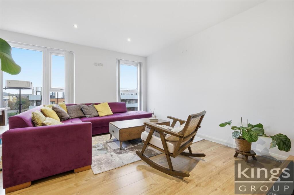 Apartment in Enfield, Carterhatch, Southbury - View 3