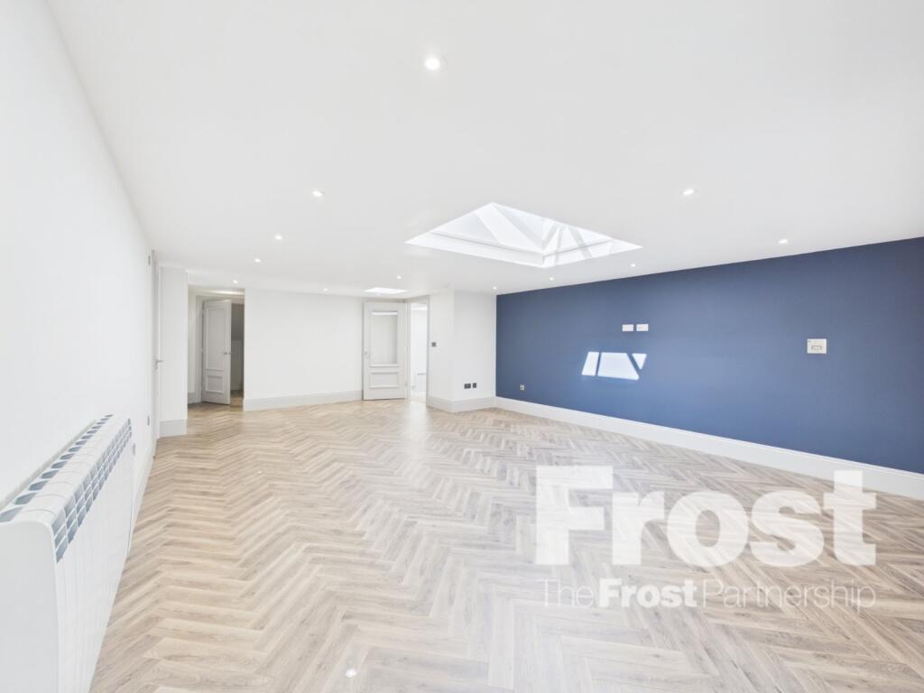 Apartment in Slough, Stoke Poges - View 4
