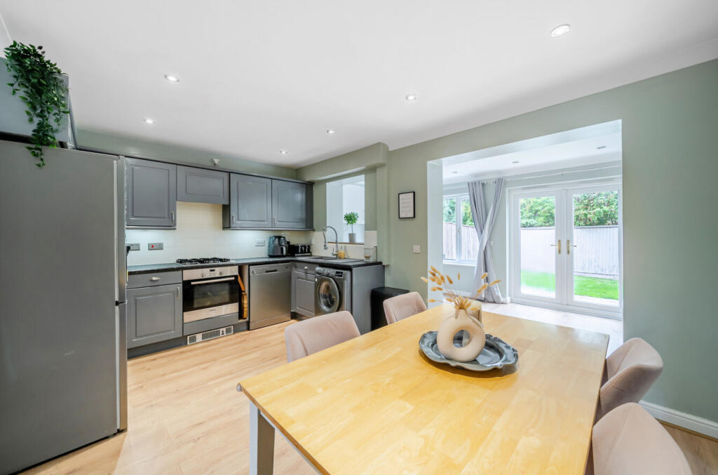 House in Swindon, Haydon Wick - More