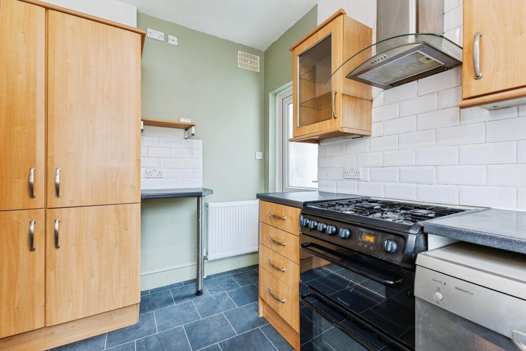 Apartment in Sutton - View 5