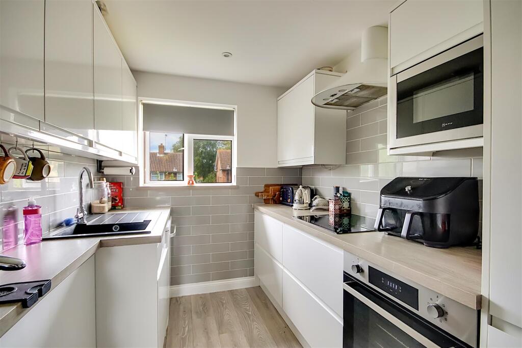 Harefield Avenue, Worthing photo 5
