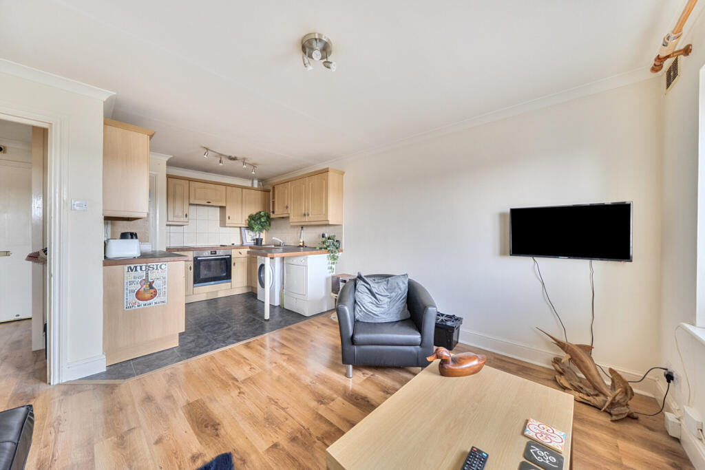 Apartment in Reading, Tilehurst - View 3