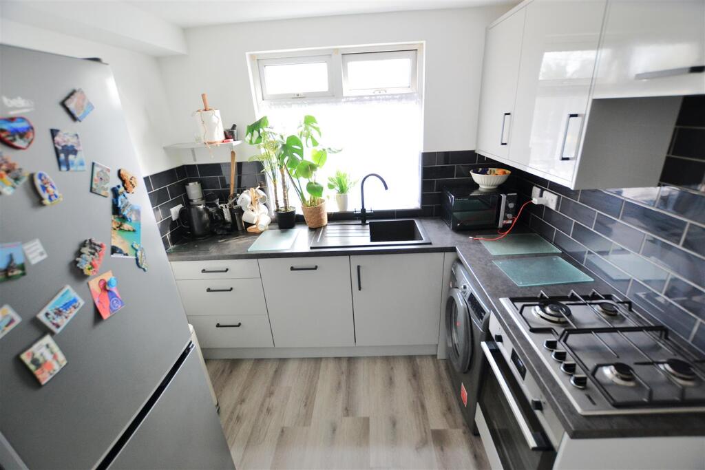 Hillfield, Birchwood, Hatfield - View 3