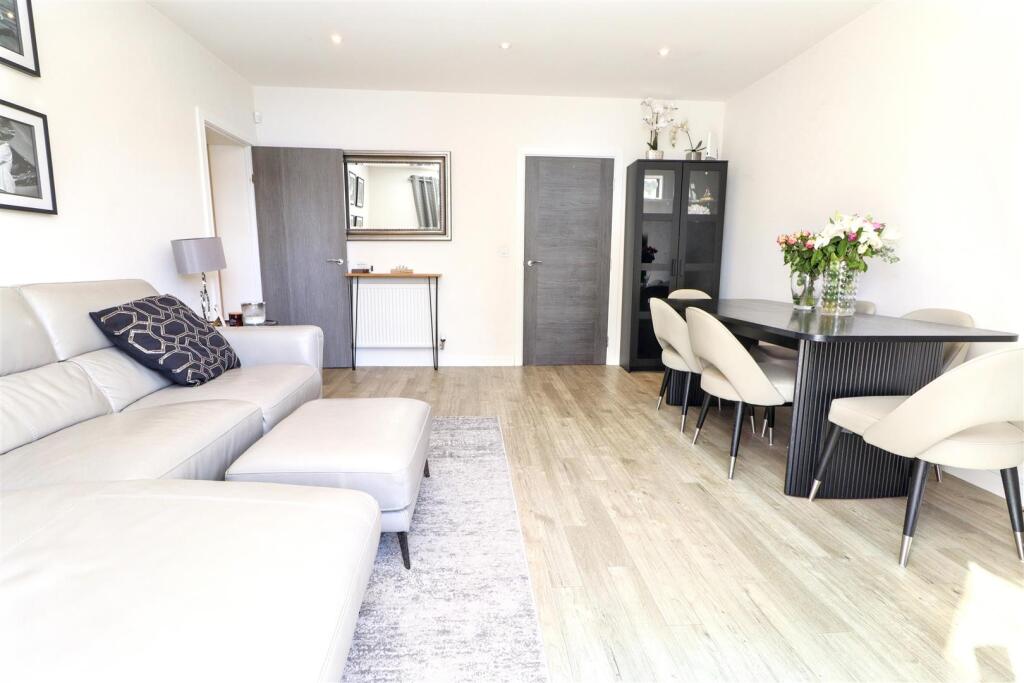 House in Hertsmere, Elstree and Borehamwood - View 5